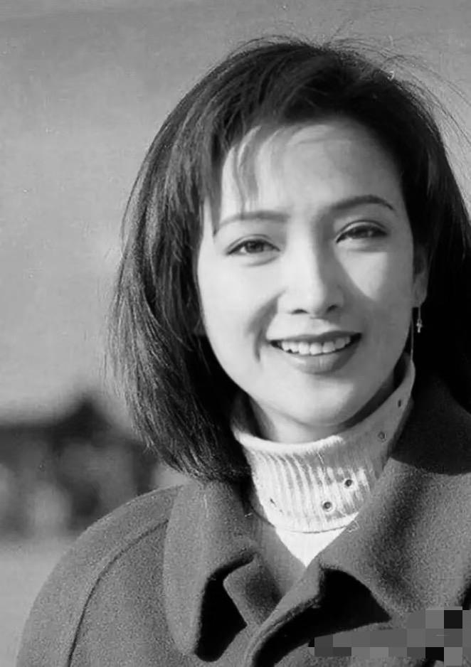 61岁的何晴，一生爱过3个男人，1，刘威，两人因戏生情，那个时候都是20多岁