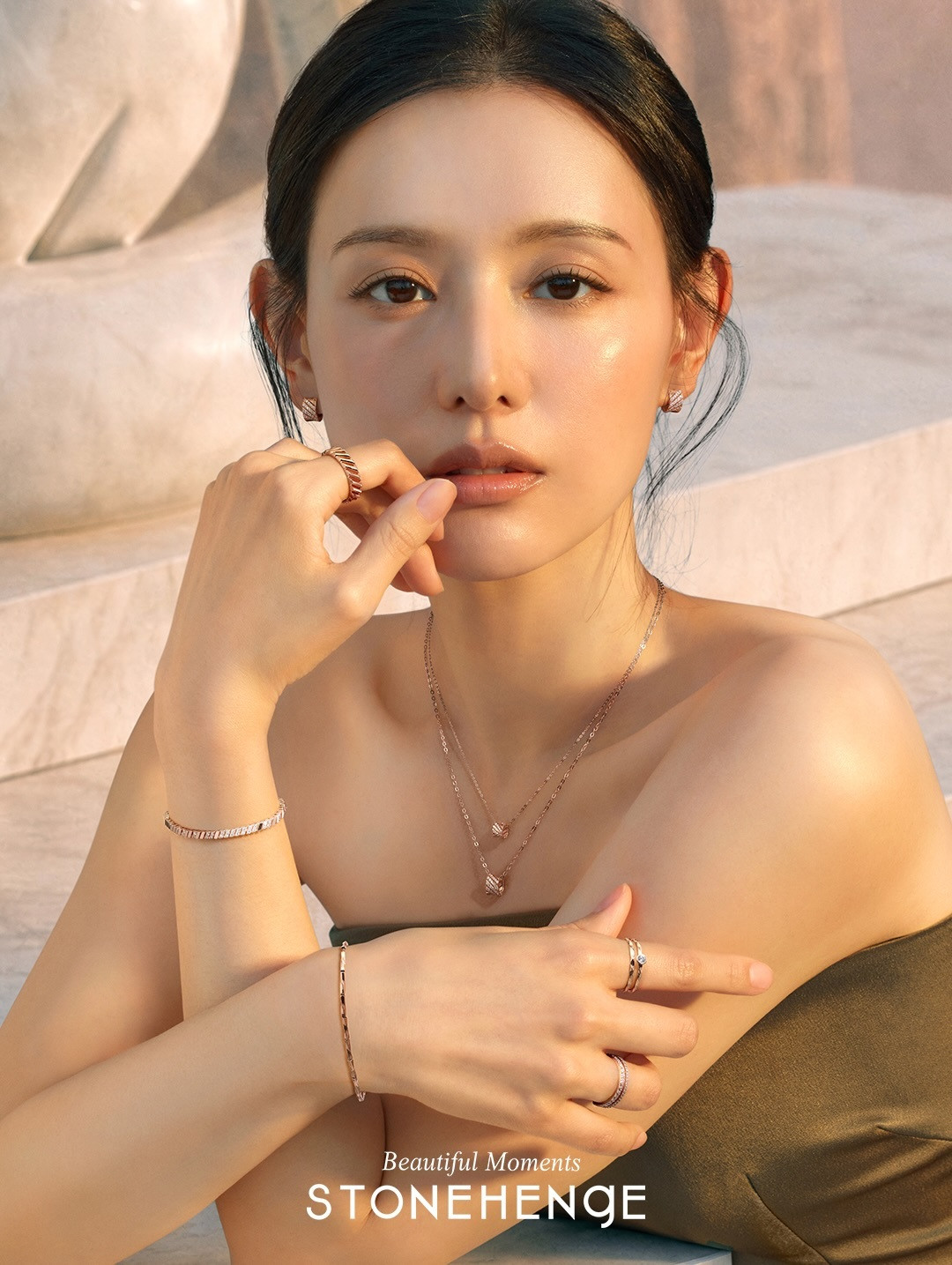 金智媛xSTONEHENgE姐的美貌级别是一等一的