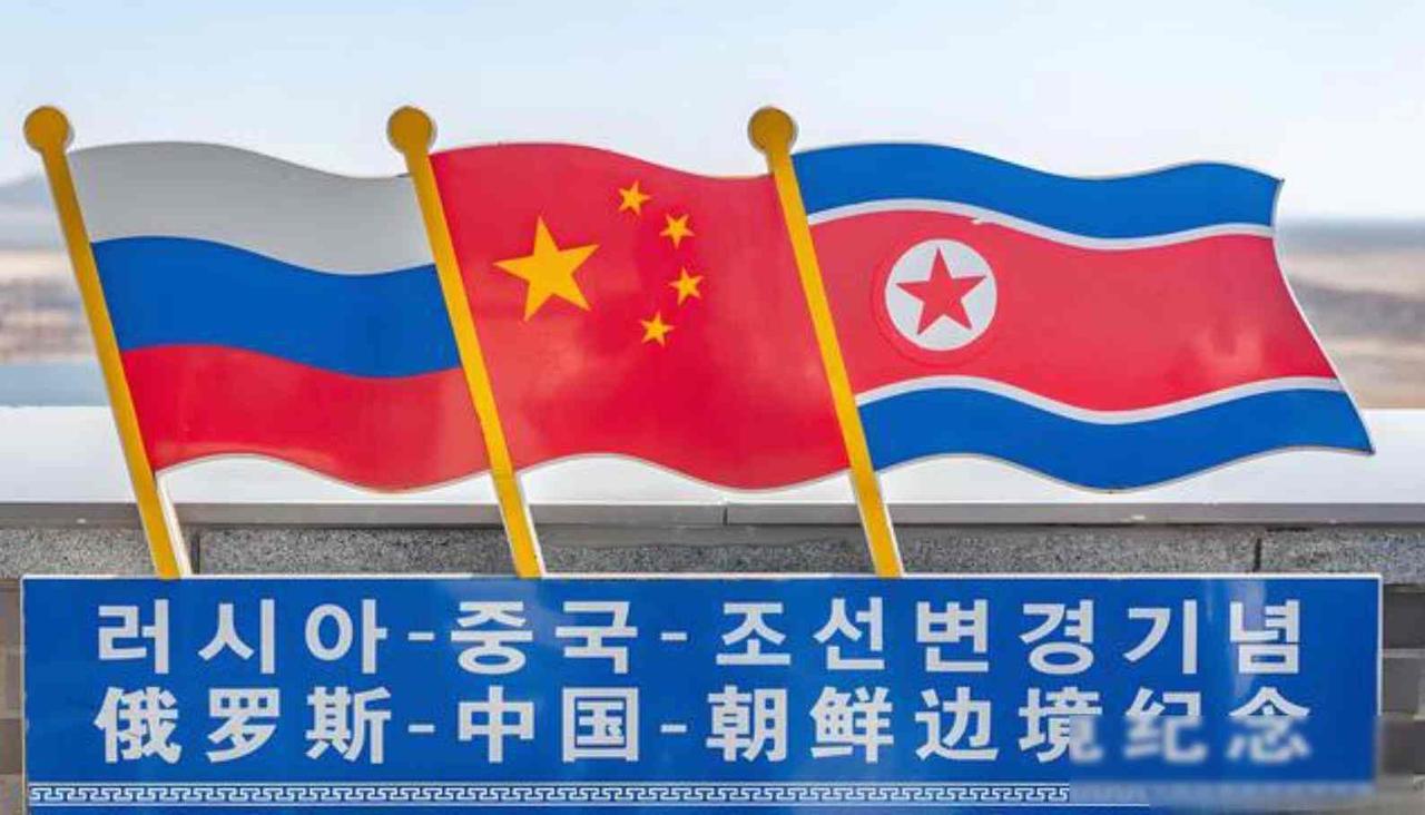 莫斯科防长飞平壤，48小时跑两场硬仗，中俄朝三角关系悄悄变了样2025年4月
