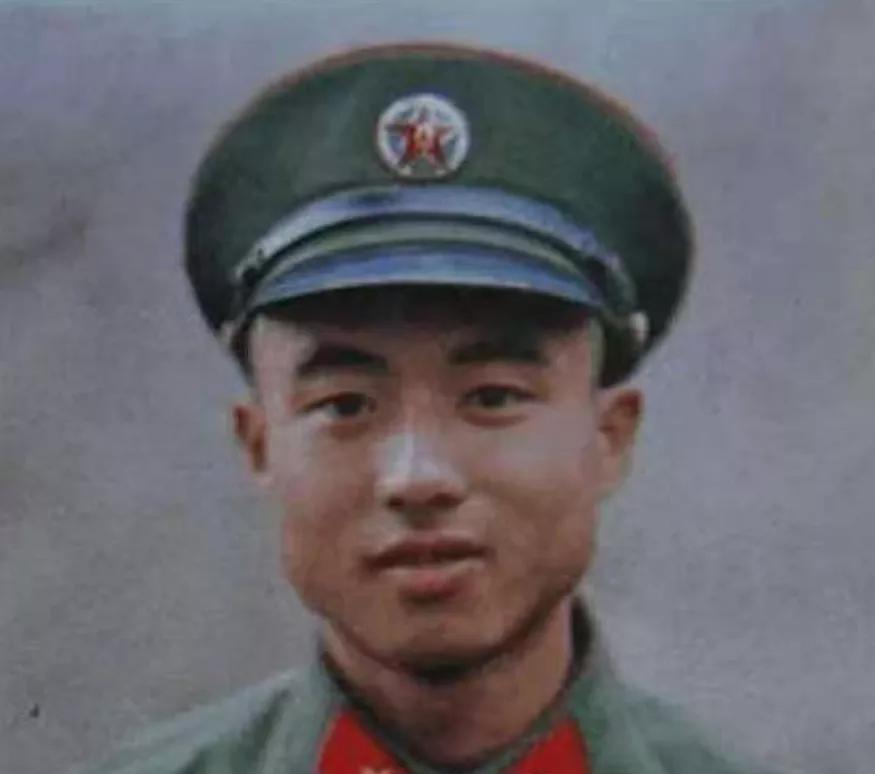 1987年，侦察参谋傅平山牺牲后，其遗体被越军浇在水泥基座中，部队首长指示：花1