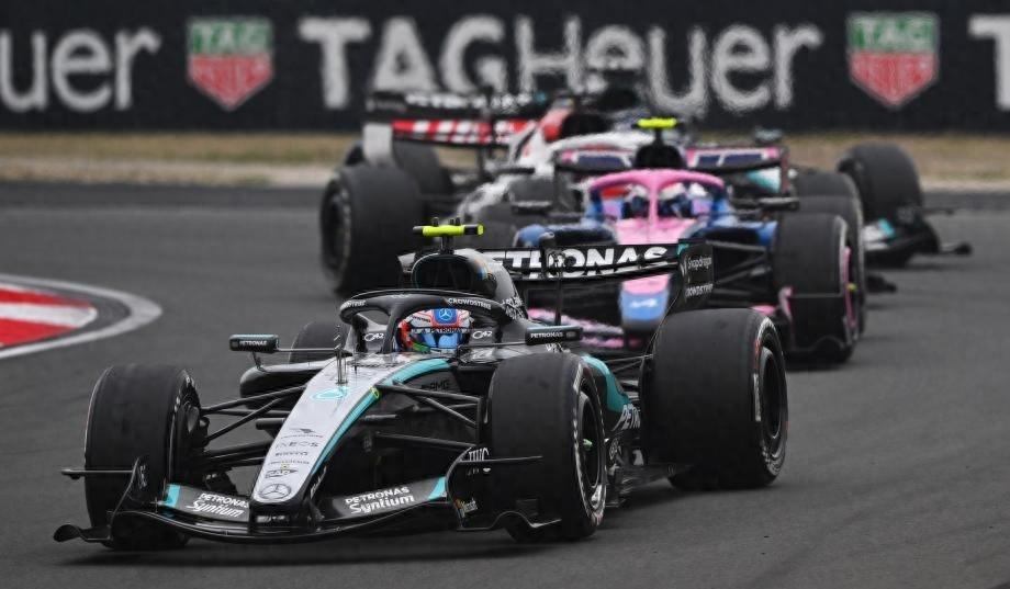 梅赛德斯一夜之间从“陪跑者”变回“统治者”，0.7秒的断层领先背后，究竟是技术