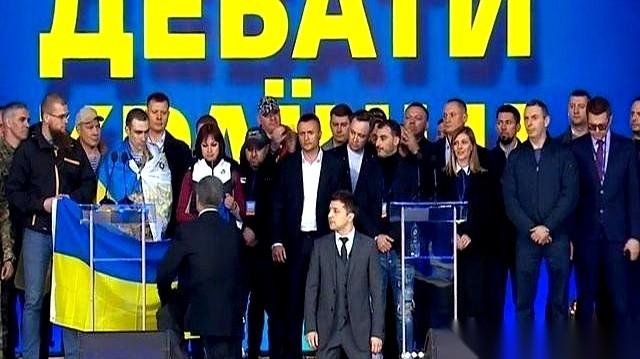 我跟你讲，这世界上最让人脊背发凉的，不是鬼故事，是预言成真。几年前，乌克兰大选