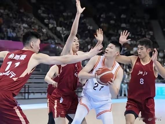 大家不要再吹余嘉豪在西乙锻炼回来之后怎么怎么厉害了。浙江男篮战胜四川男篮挺进