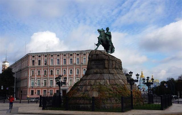 gdp增速_2018gdp欧洲城市