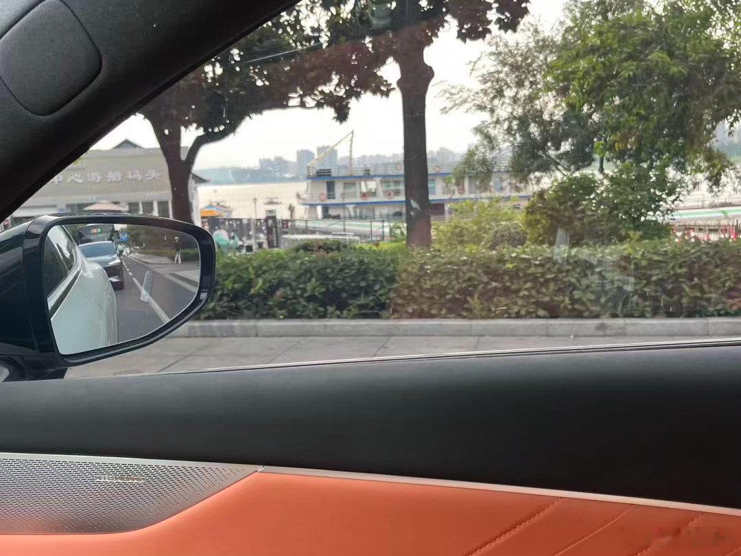 提深蓝S05有一阵子了，原本以为买车只是日常代步，加入车友群之后，才发...