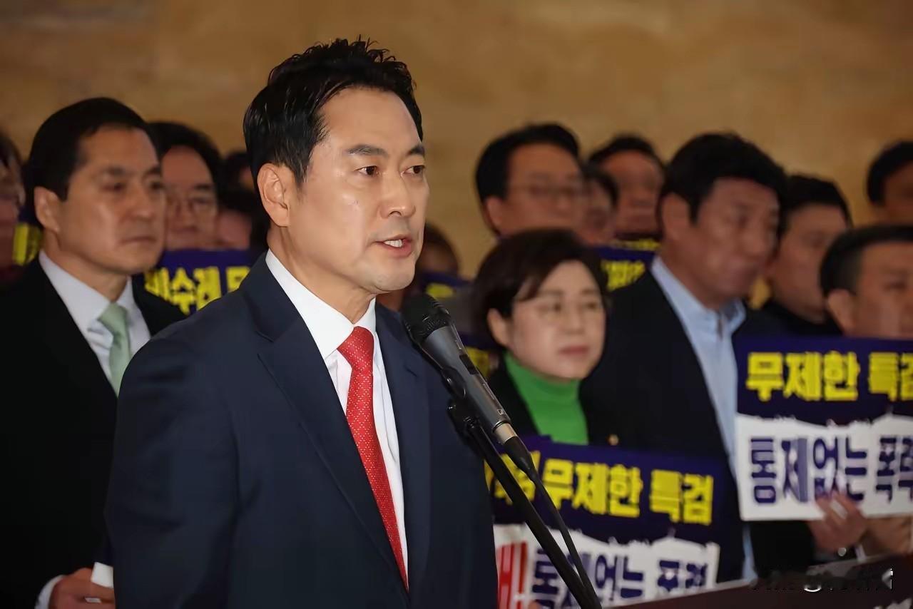 张东赫宣布无限期绝食，以对阵李在明当局提出的第二轮特检法案。作为国民力量党的党首