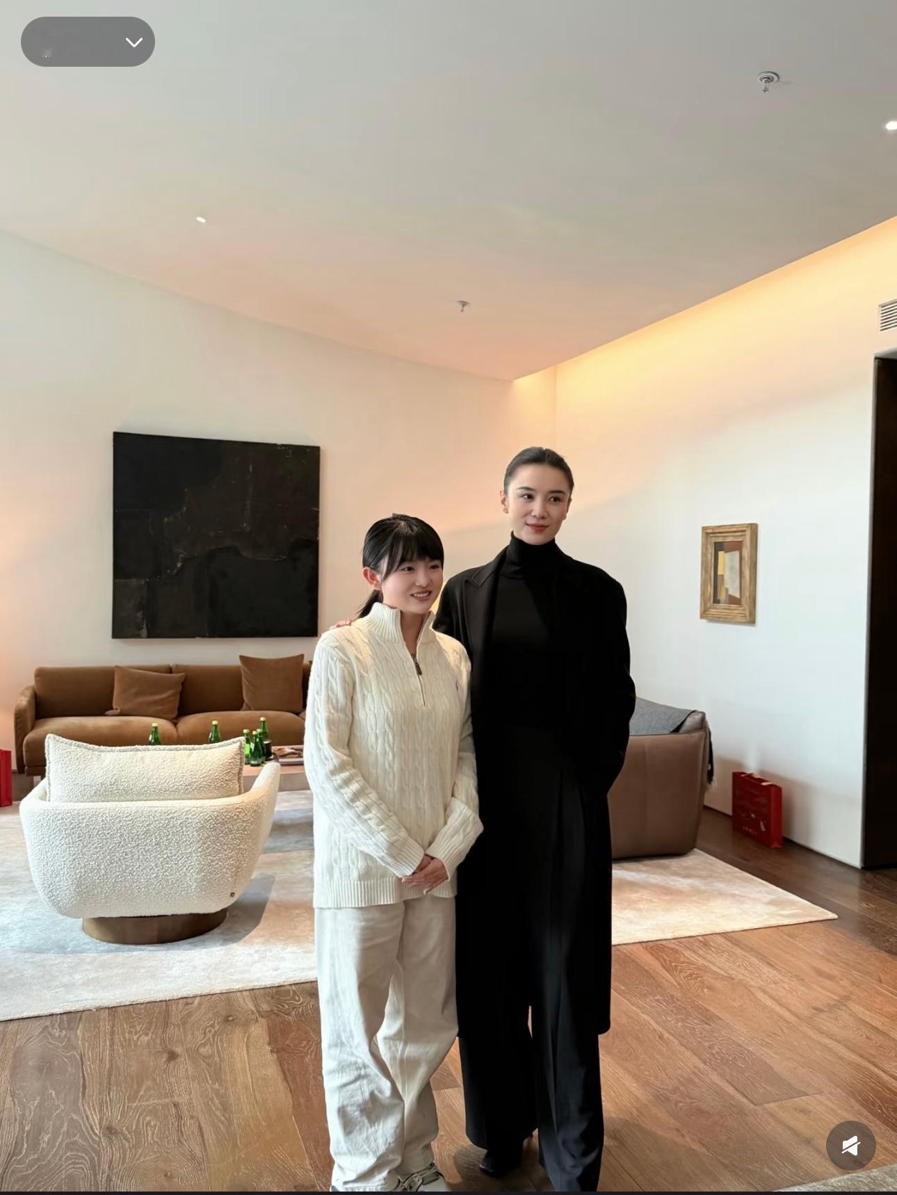 宋佳原来这么高从来没有人告诉我宋佳原来这么高，看到合照直接被惊到了，不愧是173