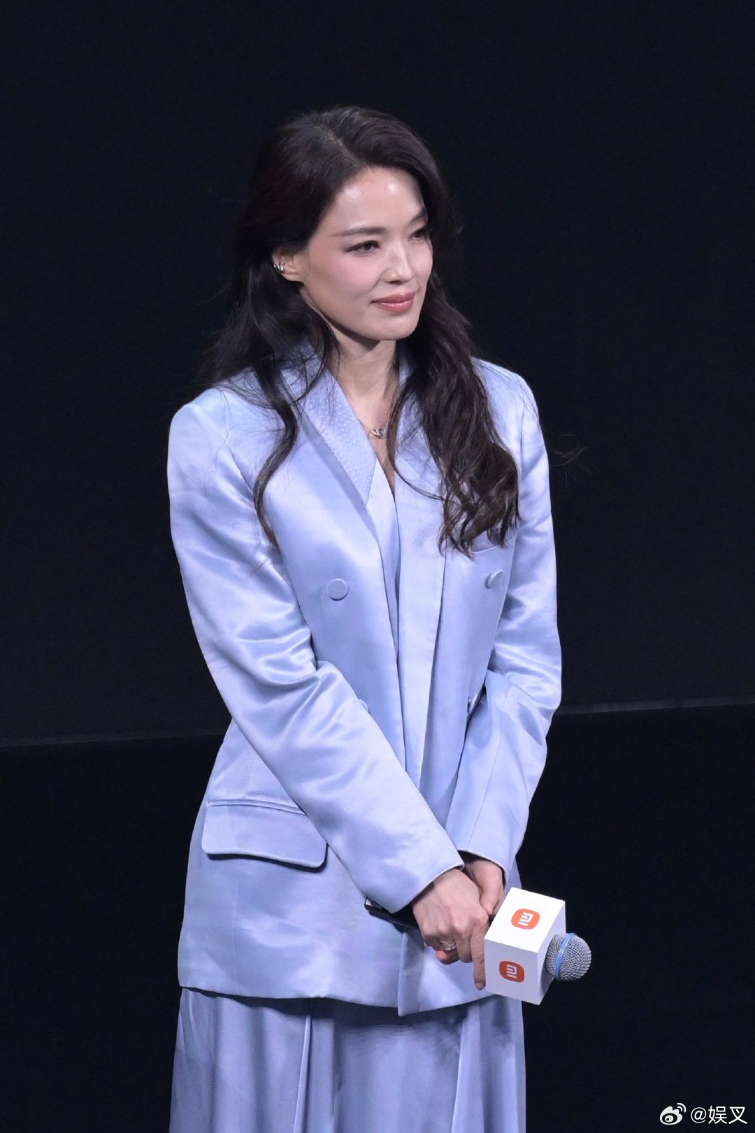 舒淇对新SU7卡布里蓝印象最深卡布里蓝遇上舒淇，就是双倍的高级。这抹清透的蓝色