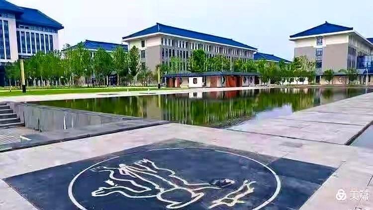 河南国医学院招生6000名学生是什么样的规模？想想看，几万个学医的孩子一下子涌