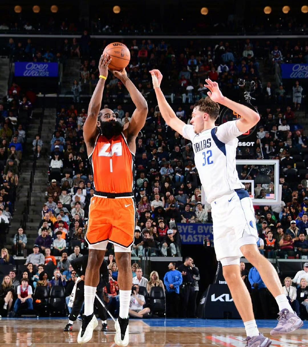 快船，别再等了！独行侠缺兵少将，快船却依然主场沦陷。小卡复出空砍30分，哈登2