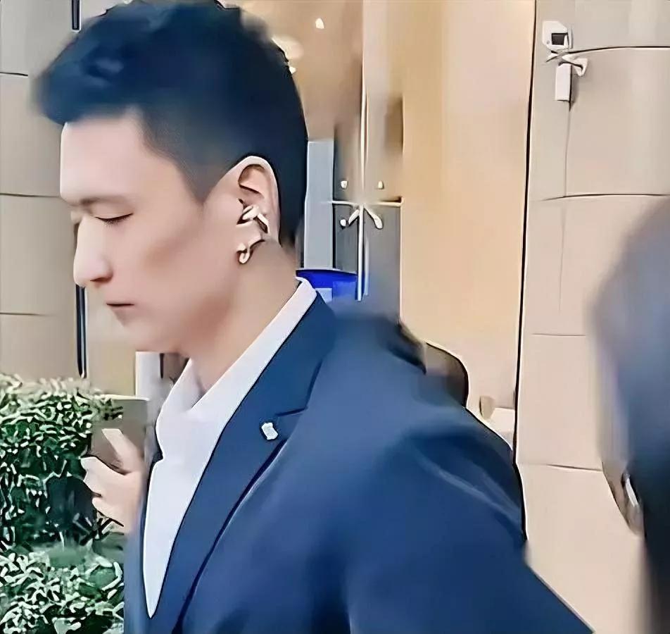 颜丙燕的小男友，居然这么“敢”？32岁的刘墨阳是北影21级导演系的，拍短片《