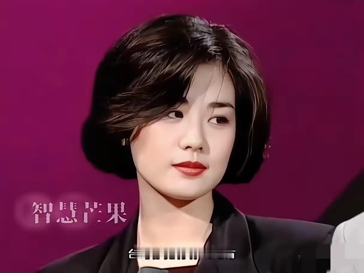 这张面孔大家熟悉吗？多漂亮的女人啊，梦中情人般的标准存在。还记得那句话吗？～“老