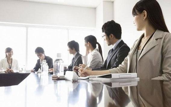 同事穿小鞋陷害，9个月内3起重大工作失误竟因金钱阴谋！李明是公司销售部的一名