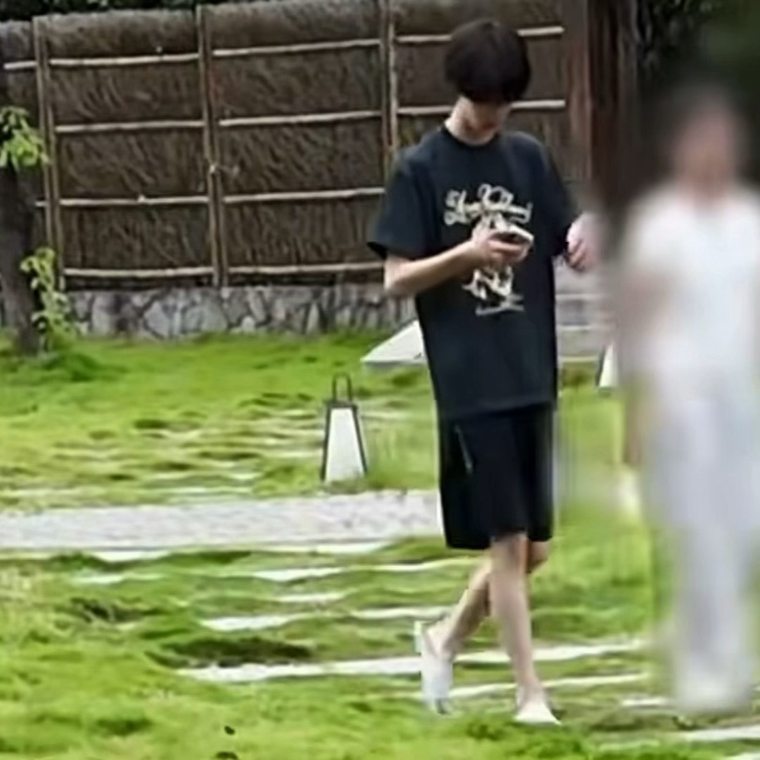 李煜东你美腿给我嗦嗦​​​