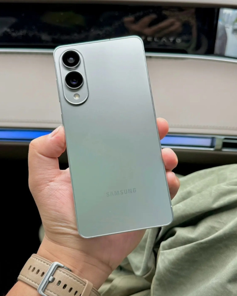 iPhoneAir应该没有几个友商会跟因为三星S25Edge跟了而且提前