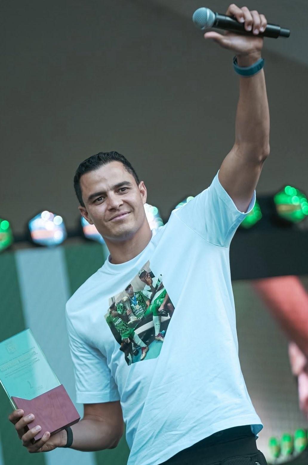 申花这次又力压海港了！近日知名博主透露申花传奇队长莫雷诺将在下周回到上海！反观同