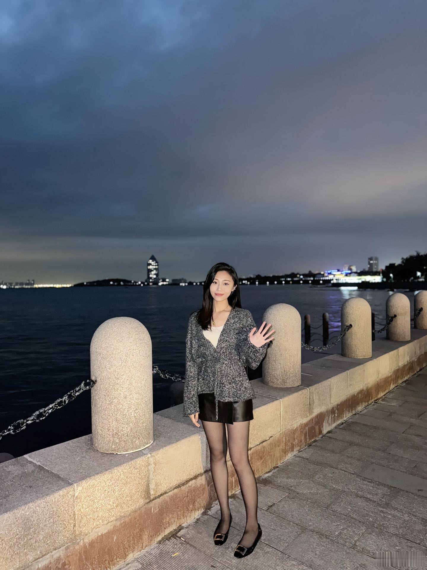 齐彤彤🖤海边氛围感夜拍​​​