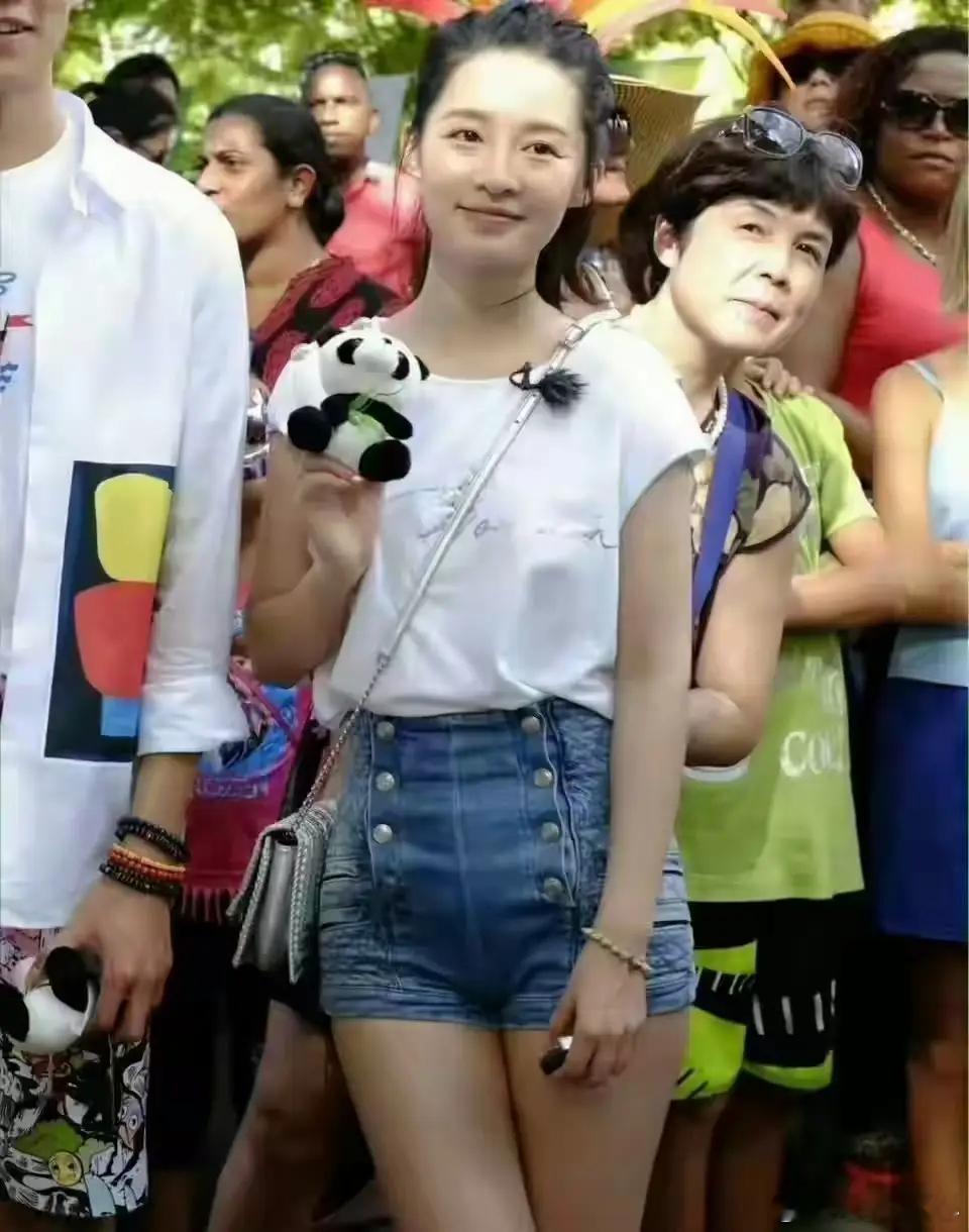 李沁早期居然长这样，这谁看了不迷糊