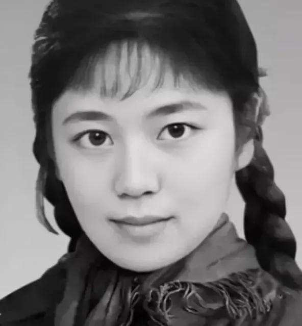 1977年，32岁女知青刘琦返城无望，嫁给一位农民。新婚之夜，她对丈夫说：“你对