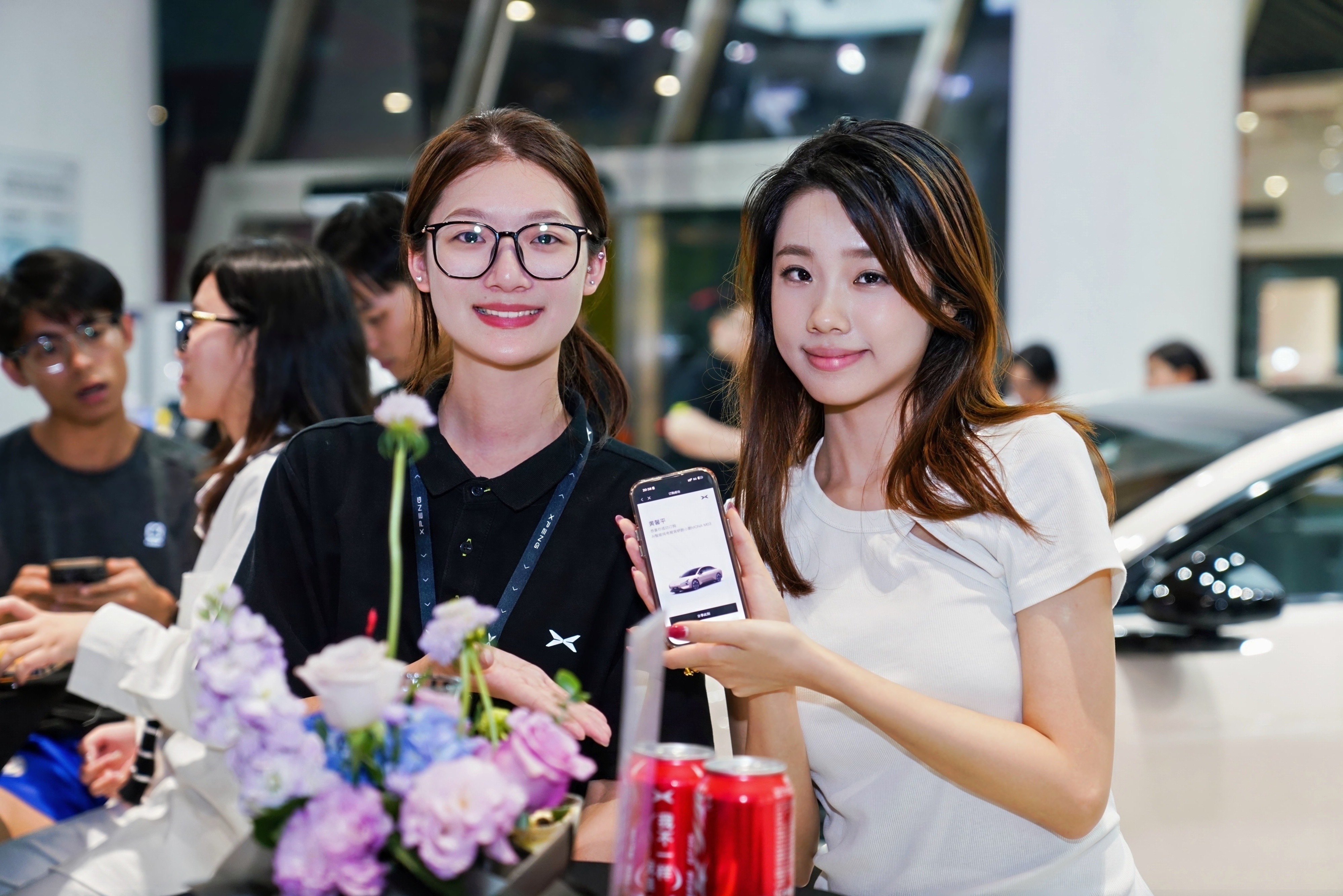 年轻人挤爆小鹏门店看MONAMax版小鹏MONAM03Max上市首周，全国