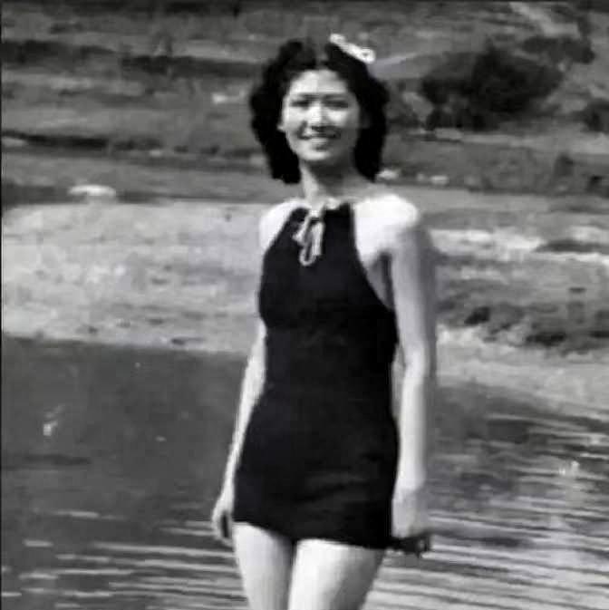 1914年，31岁的阎锡山，娶了14岁的小妾，洞房之夜，阎锡山对小妾说：“你躺下