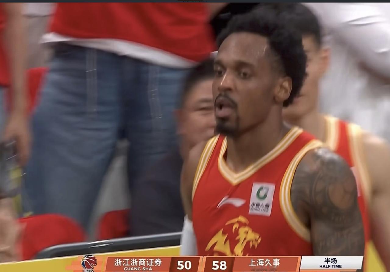 都说布朗独，可是，你们扪心问问，除了他，广厦还有人能打吗？上一场布朗独得50