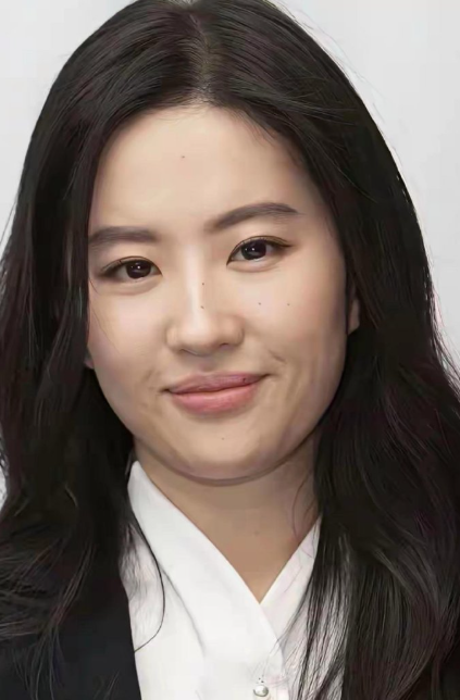 刘亦菲的纯素颜状态居然是头一回见！五官依旧精致能打，毫无距离感，反而更显亲切动人