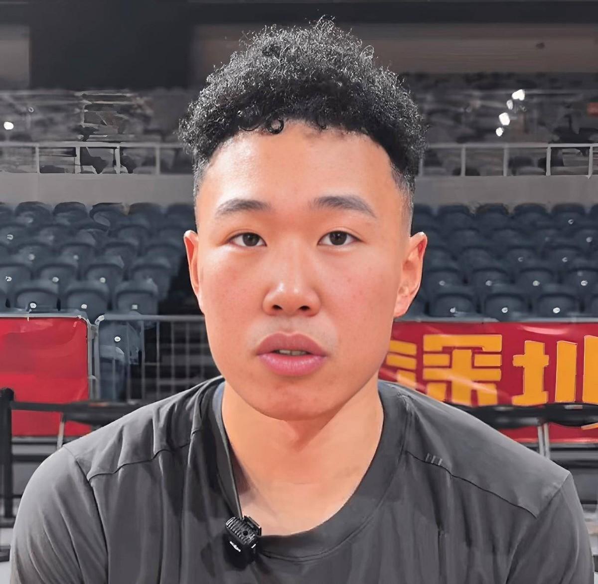 贺希宁生日夜拿了23分，赛后说饺子得蘸陈醋才好吃。山西那边立刻有人跳出来，说这