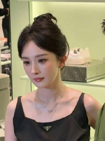 85花的含金量还在上升，近期活动生图状态太好了。<br />杨幂、刘诗...