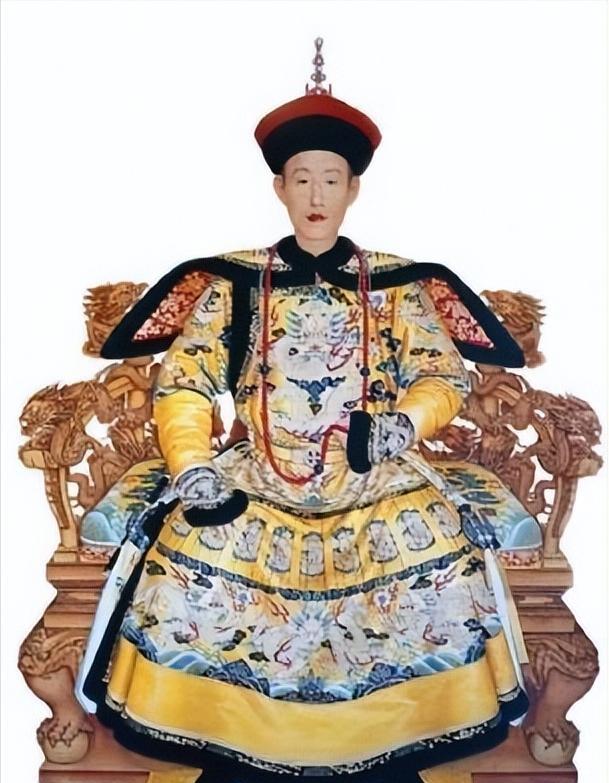 乾隆和嘉庆这爷俩就是相互恶心——乾隆看不上嘉庆，要不是没得选，高低不选这货，类似