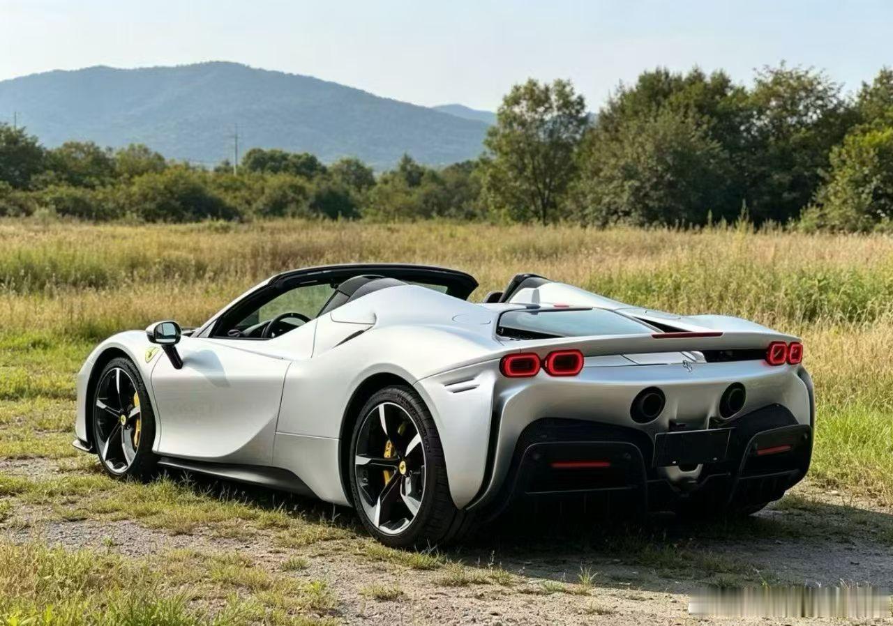 24年上牌法拉利SF90Spider,TAILORMADE定制版，700