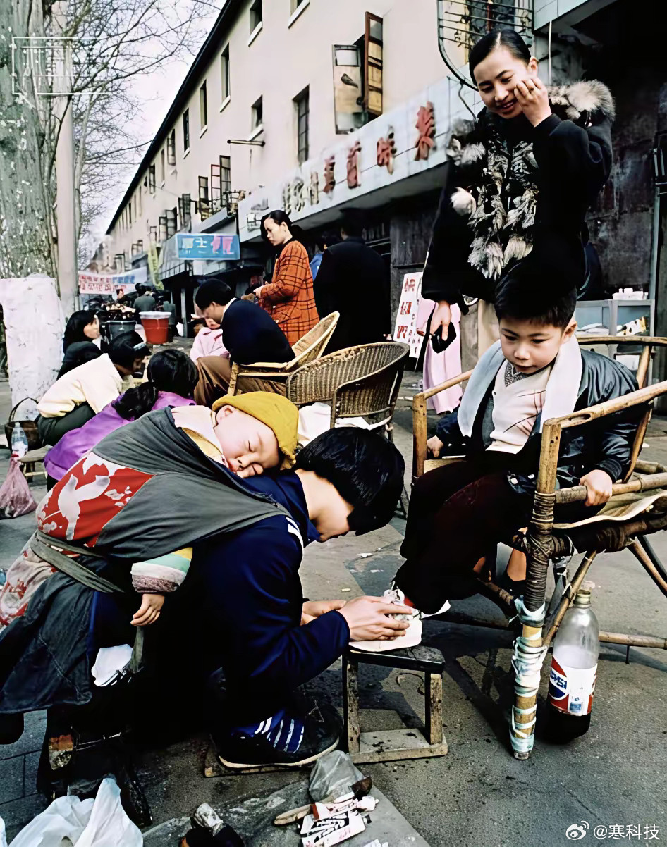 当年这张照片是得过大奖的。。那时候没有P图，没有ai…