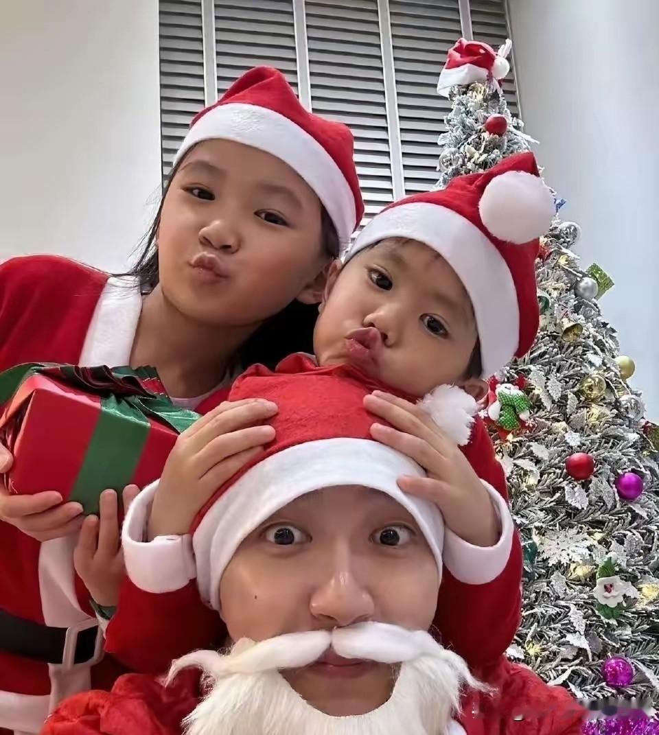 妈妈又怀孕了，姐弟俩和父亲在台湾过得很幸福。福原爱的前夫江宏杰，晒出了和儿女过