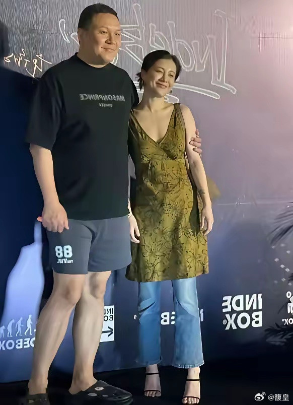 同样一个人，为什么头发放下了就显年轻，扎起来就显年龄大呢。