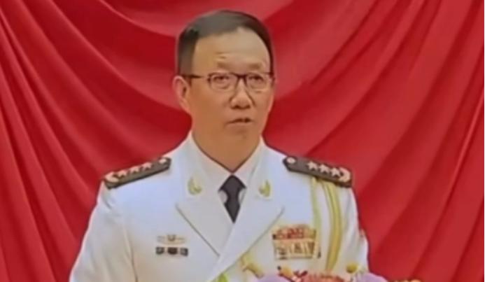 挫败台独，国防部表决心。2026年7月31日，人民大会堂里军歌声嘹亮，国防