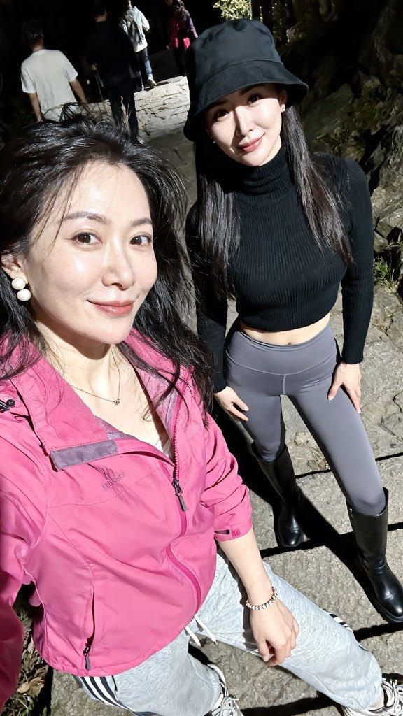 山顶的风景，最靓母女花