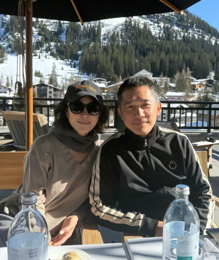 内向的梁朝伟给所有男人都提了个醒那就是娶老婆，可以不生孩子，也可以不做家务，