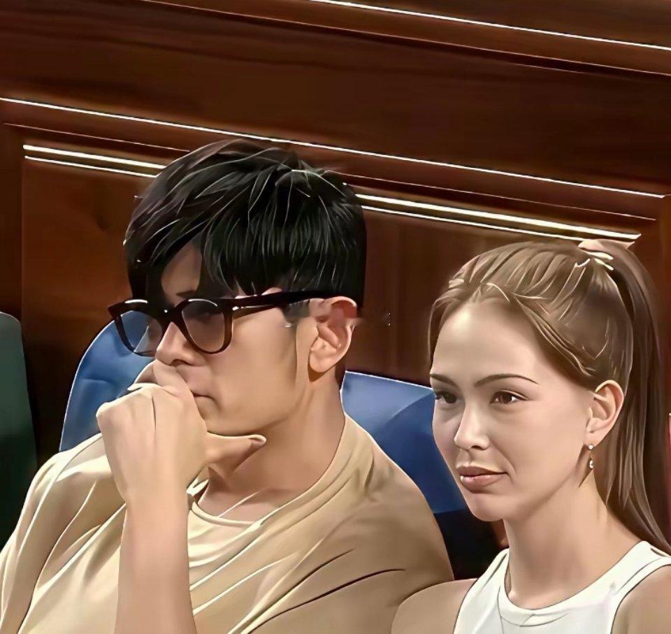 周杰伦⁠快50岁了头发还那么厚，保养的太好了​