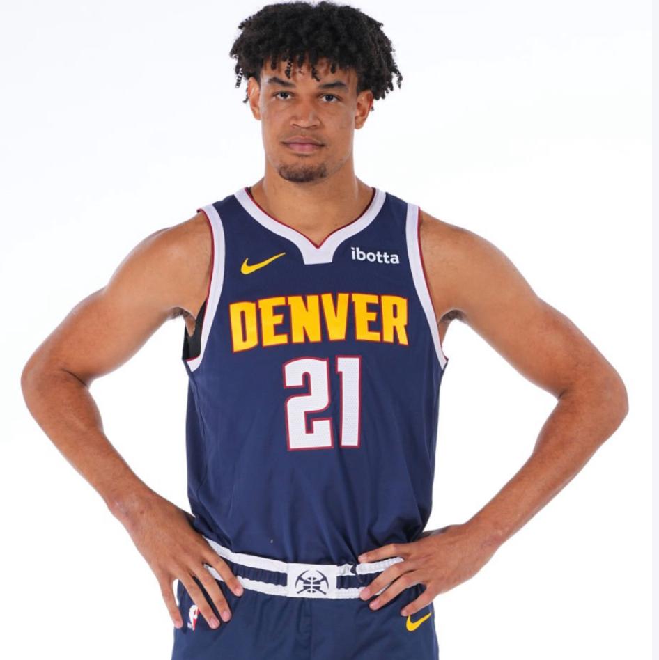 签了新合同居然不买车，掘金这位边缘球员太像普通打工人NBA球员拿到千万合同后