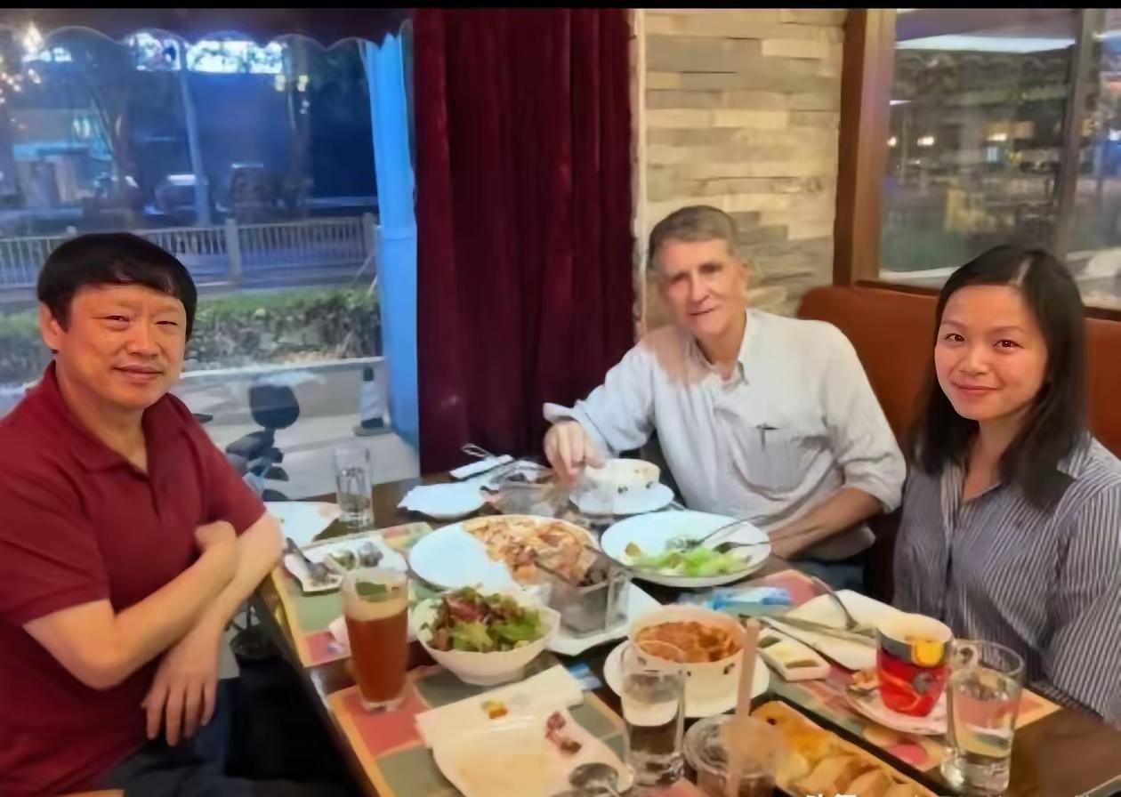胡锡进之所以敢屡屡和网友们作对，他的立场由此可见。和一个积极反