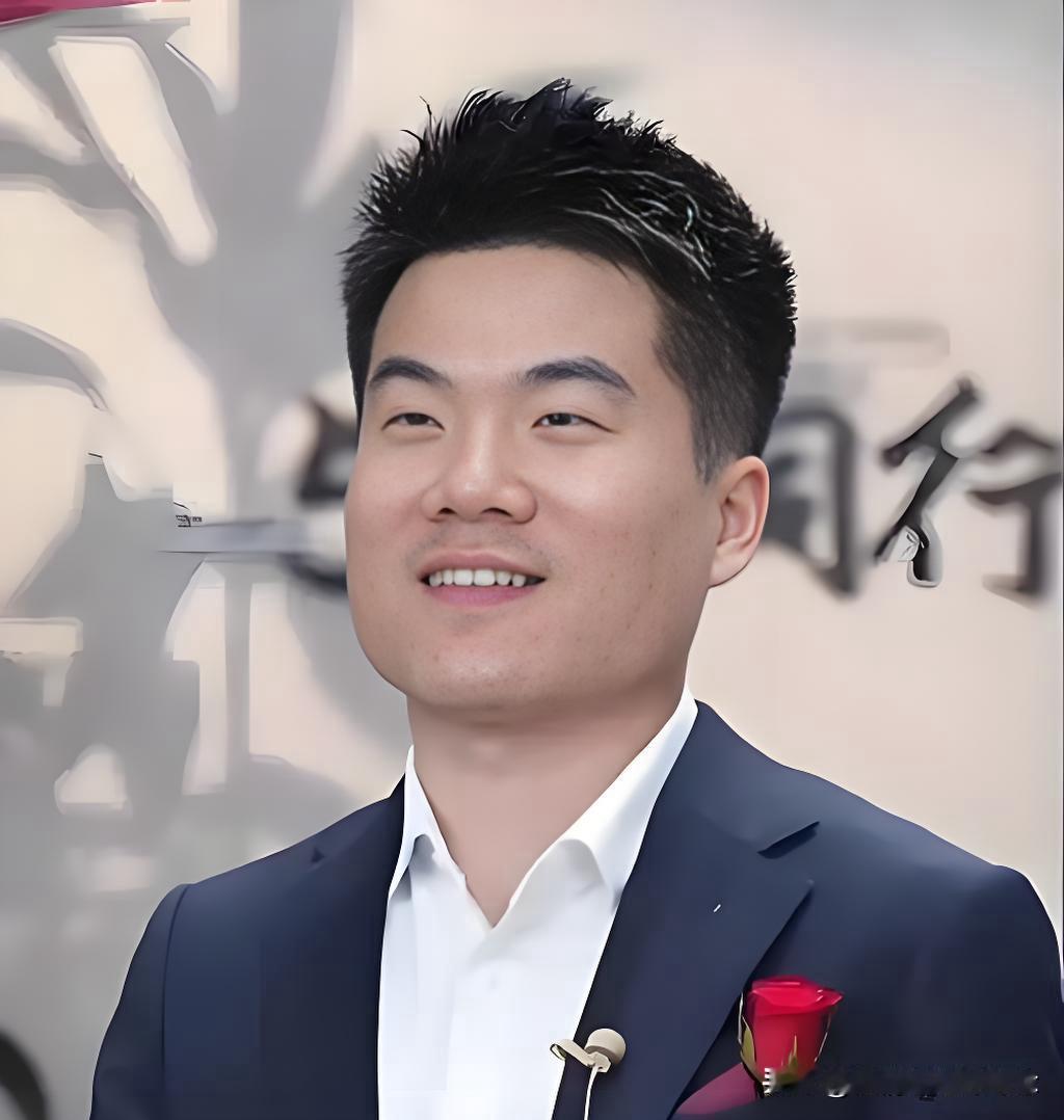 有一个网友说：“董宇辉虽然很火，但是明显遇到瓶颈了。”“与辉同行的品质和服务需