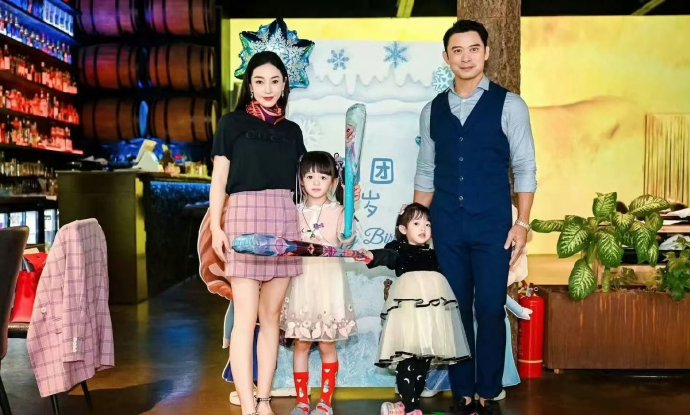 樊少皇女儿这也太好看了吧，小迪丽热巴即视感​​​