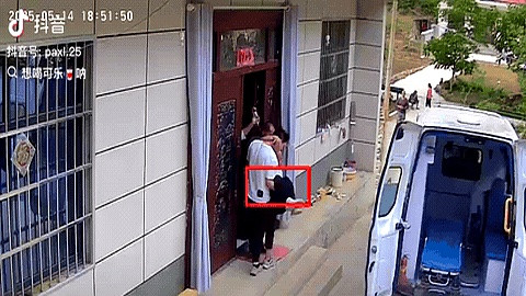 产后大出血，老公却不在身边？这剧情，比电视剧还狗血。本来是件悲伤的事儿，可这婆婆