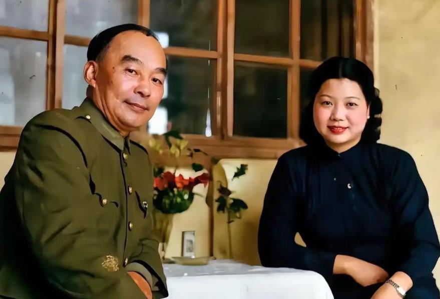 胡宗南这辈子最大的幸事莫过于娶了叶霞翟。叶霞翟是集美丽、才华、贤惠、母性光辉为一