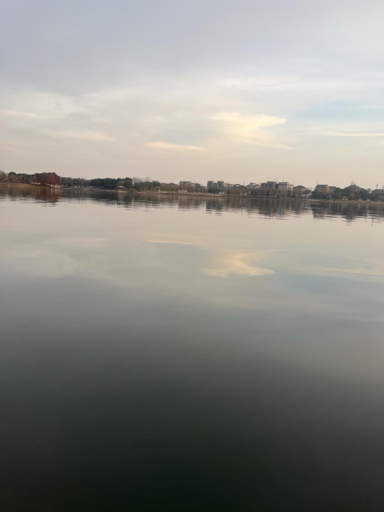 想养好身体，别光靠吃补药！这5个习惯，比啥都强1.别总唉声叹气，气散了，身