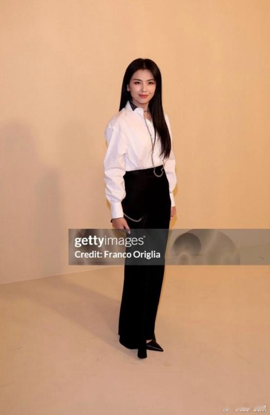 刘涛扛住了G社镜头救命！G社镜头下的刘涛也太绝了吧！无修直出的怼脸拍，皮肤细