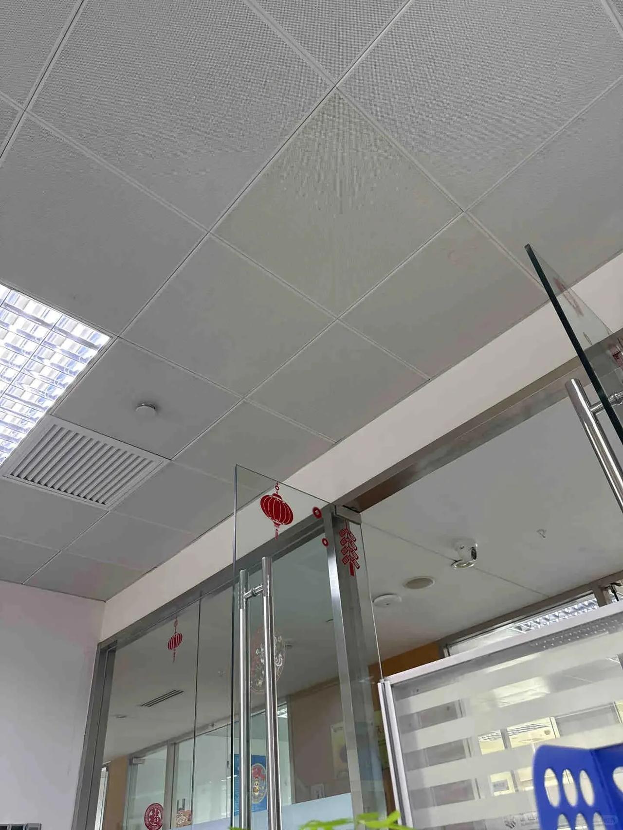 进国企不如去看大门要你出各种报告，各种表，每天打开这些表格能把电脑用卡，我已经