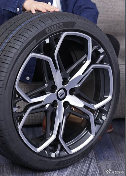 新一代su7雷军提到的“全系后宽胎”，指的应该是前后轮胎宽度不同的搭配，比如前