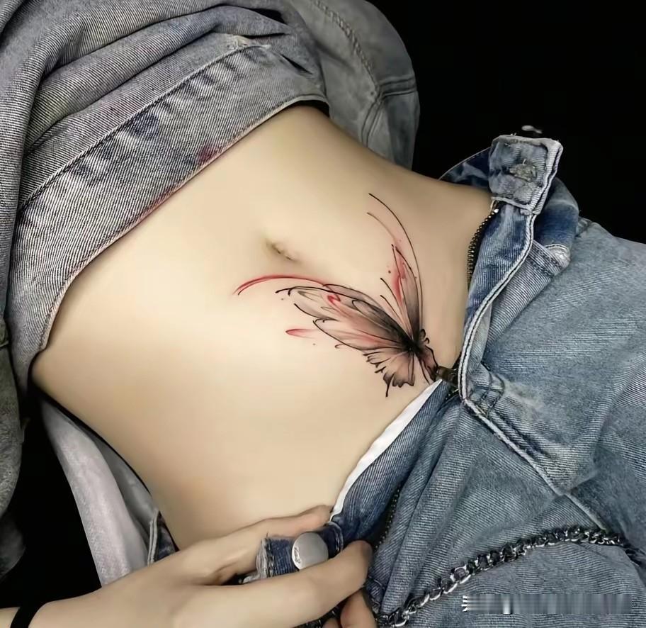 你怎样看待女性私密部位纹身？一个年轻的女人在肚脐下纹一彩蝴蝶，是为了遮住手术
