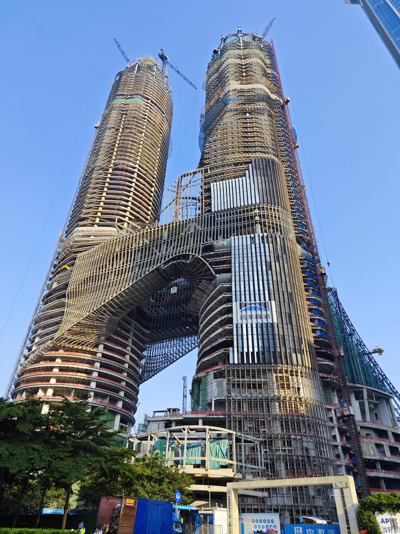 全国最高的连廊双子塔，深圳湾超级总部中心C塔，也被称为未来之塔，最近进度怎么样了